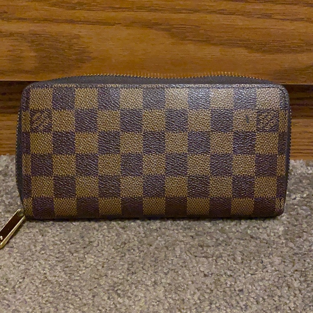 Genuine leather zip around wallet